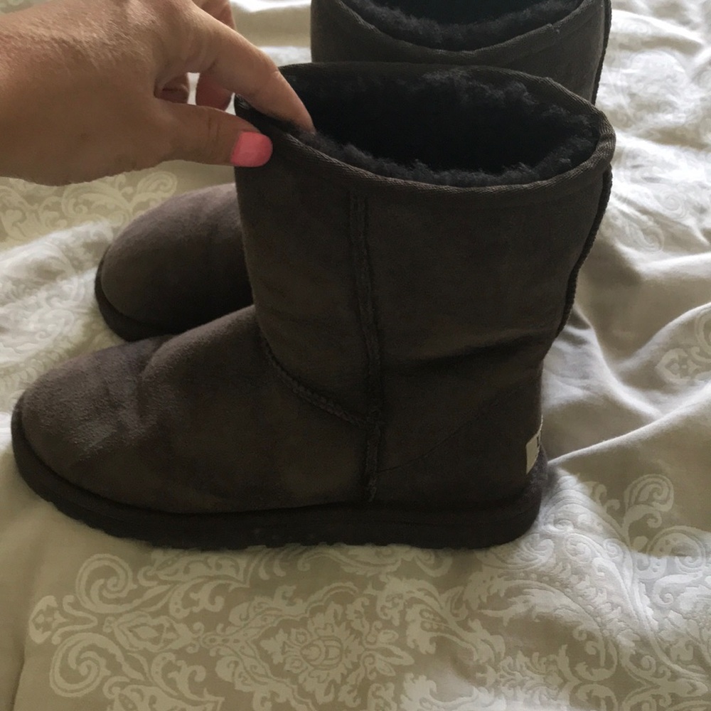 Barely used brown ugg boots size 6